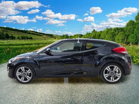 Used 2017 Hyundai Veloster Value Edition FWD image 3