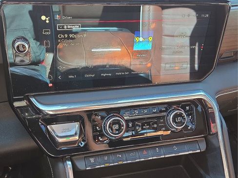 Used 2024 GMC Sierra 3500 Denali Ultimate image 27