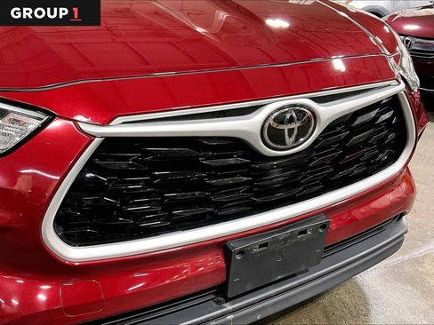 Used 2021 Toyota Highlander XLE image 29