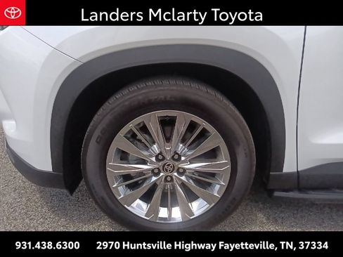 Used 2025 Toyota Grand Highlander AWD image 10