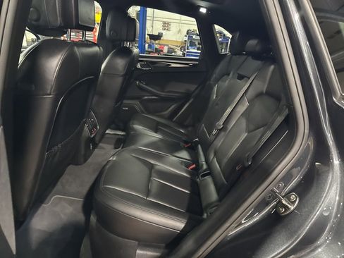 Used 2018 Porsche Macan image 44