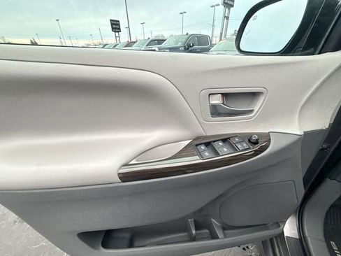 Used 2020 Toyota Sienna XLE Premium image 23