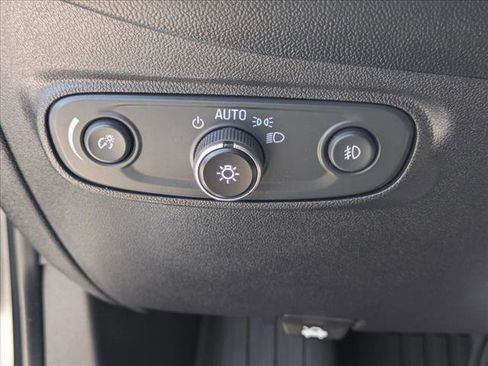 Used 2018 Chevrolet Equinox Premier FWD image 13