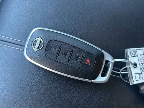 Used 2024 Nissan Pathfinder SV image 30