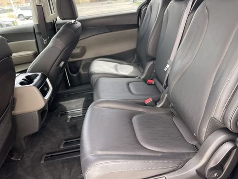 Used 2026 Kia Carnival FWD image 22