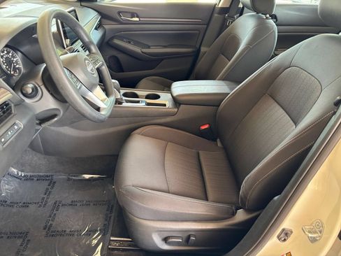 Used 2025 Nissan Altima 2.5 SV FWD image 27