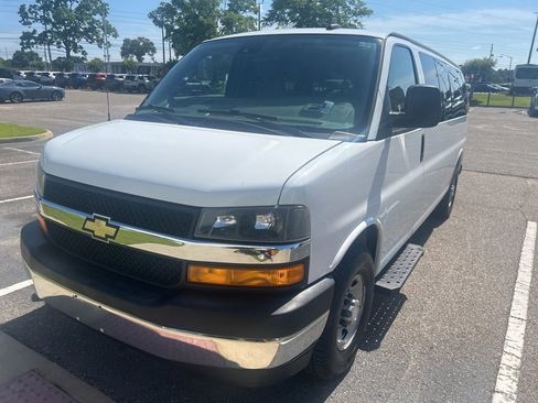 Used 2019 Chevrolet Express 3500 LT w/ LT Preferred Equipment Group RWD image 7