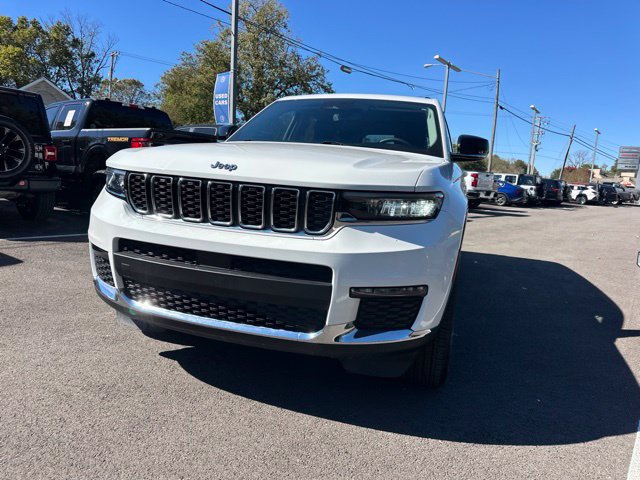 Used 2023 Jeep Grand Cherokee L Limited AWD/4WD image 21