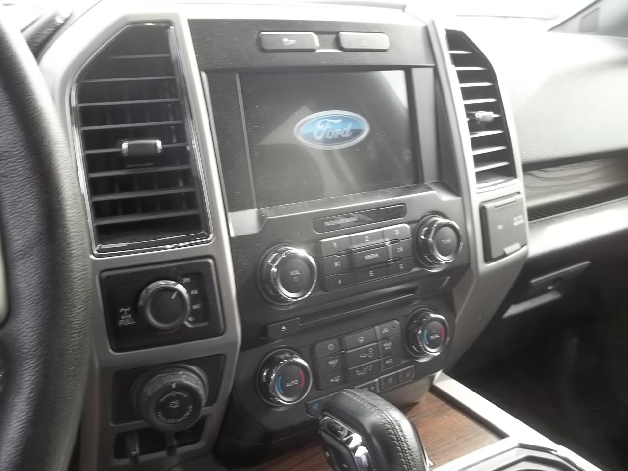 Used 2017 Ford F150 Lariat AWD/4WD image 8