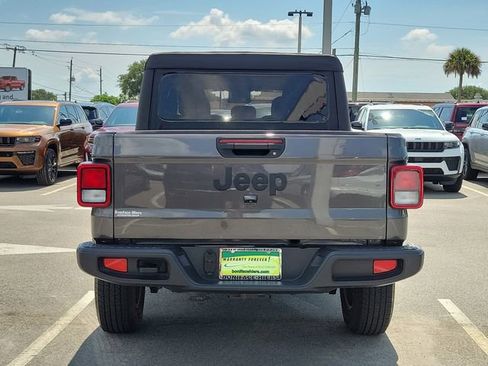 Used 2025 Jeep Gladiator Sport AWD/4WD image 5