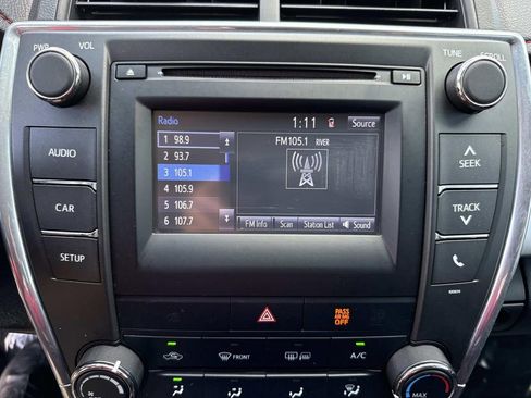 Used 2017 Toyota Camry SE image 29