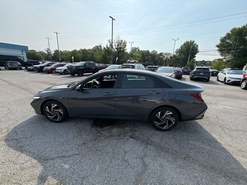 Used 2025 Hyundai Elantra Sport FWD image 7