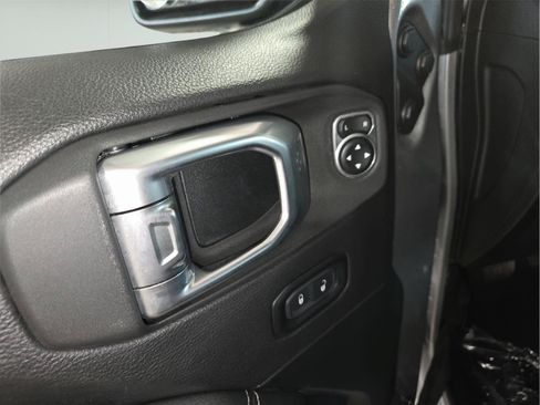 Used 2020 Jeep Wrangler Unlimited Sahara w/ Dual Top Group AWD/4WD image 13