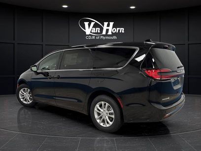 New 2026 Chrysler Pacifica Select