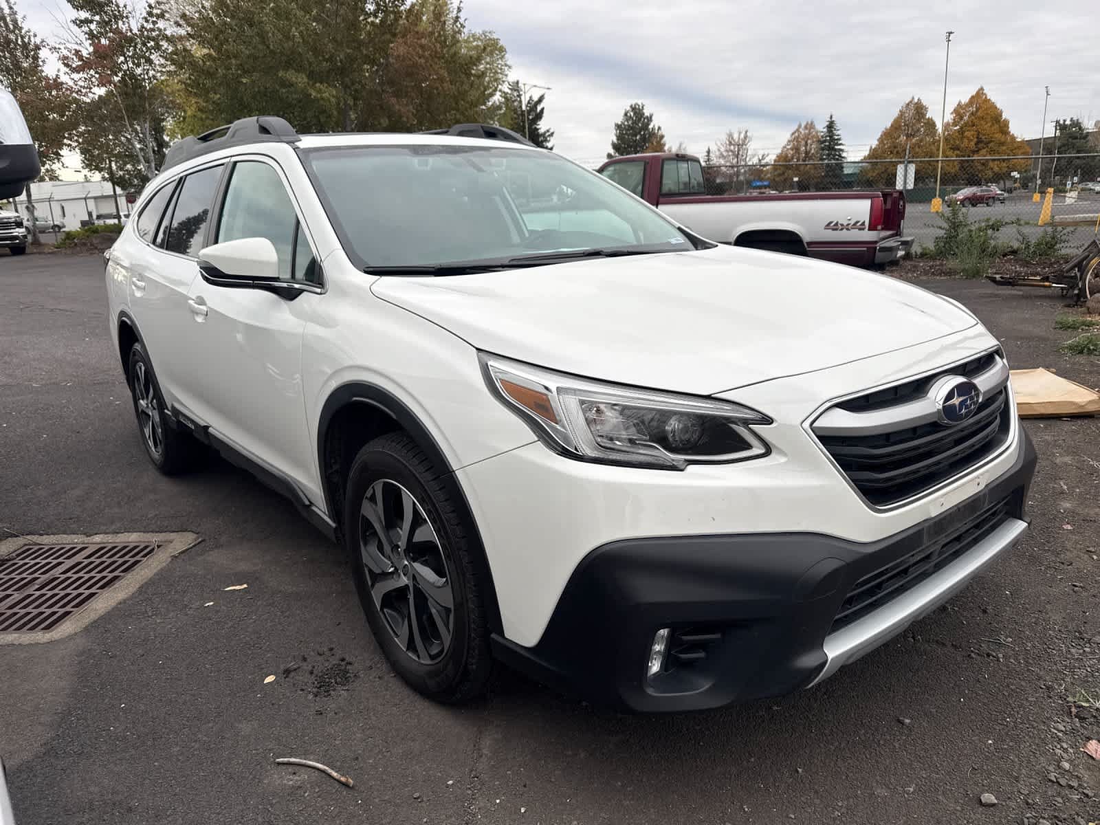 Used 2022 Subaru Outback Limited AWD/4WD image 3