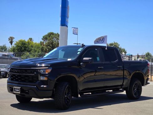 Used 2024 Chevrolet Silverado 1500 Custom Trail Boss w/ Dark Appearance Package AWD/4WD image 3