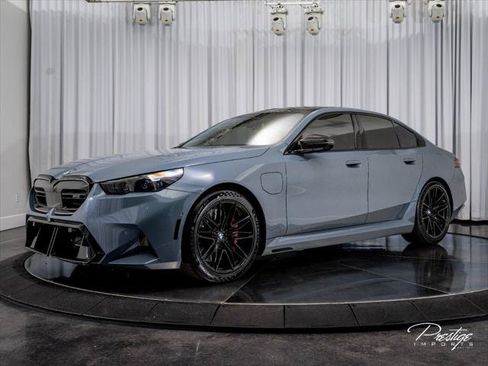 Used 2025 BMW M5 w/ Carbon Package AWD/4WD image 7