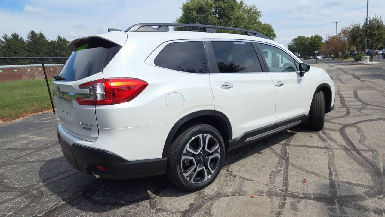 Used 2025 Subaru Ascent Touring AWD/4WD image 8