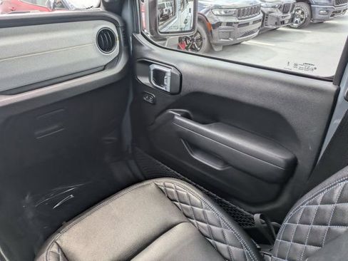 Used 2024 Jeep Gladiator Sport AWD/4WD image 17