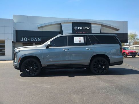 Used 2026 Cadillac Escalade Platinum Sport w/ LPO, ONYX Package AWD/4WD image 8