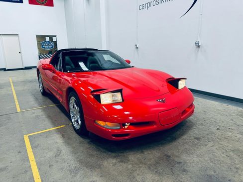 Used 2004 Chevrolet Corvette Coupe w/ Preferred Equipment Group RWD image 2