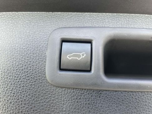 Used 2022 Toyota Highlander XSE FWD image 9