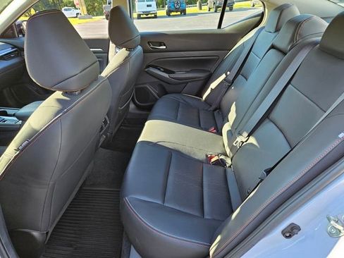 Used 2024 Nissan Altima 2.0 SR image 9