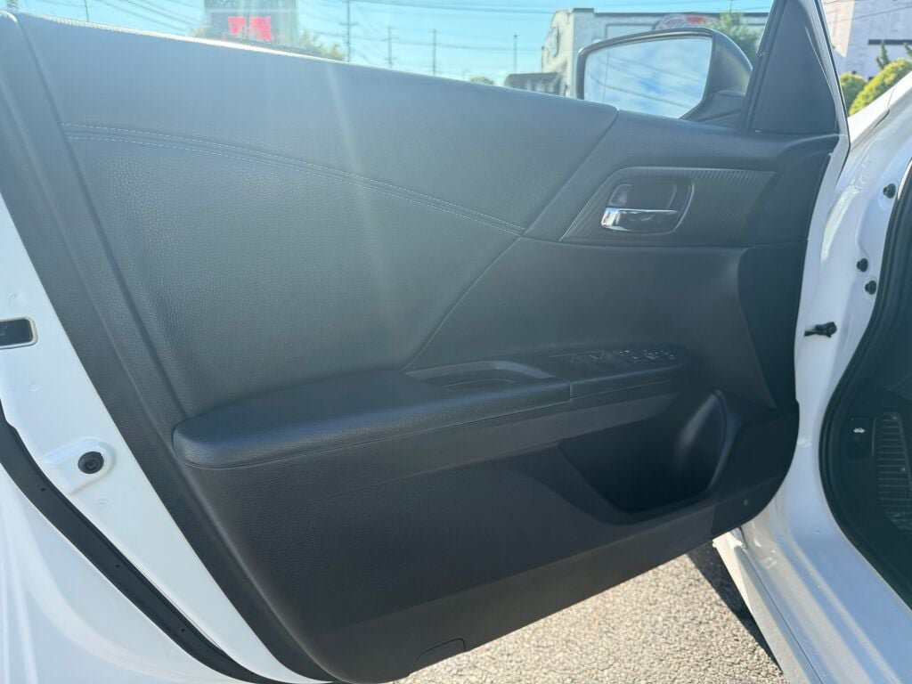 Used 2016 Honda Accord Sport image 9