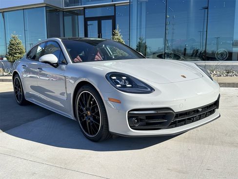 Certified 2023 Porsche Panamera 4 Platinum Edition image 9