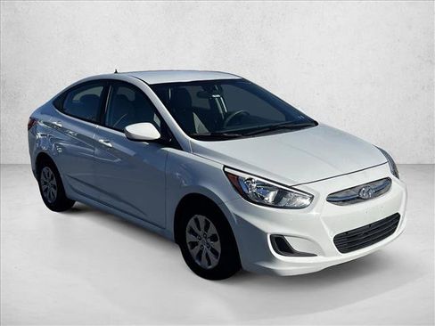 Used 2017 Hyundai Accent SE image 3