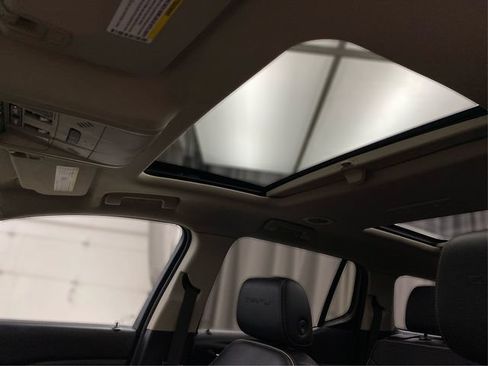 Used 2018 GMC Acadia Denali w/ Technology Package AWD/4WD image 27