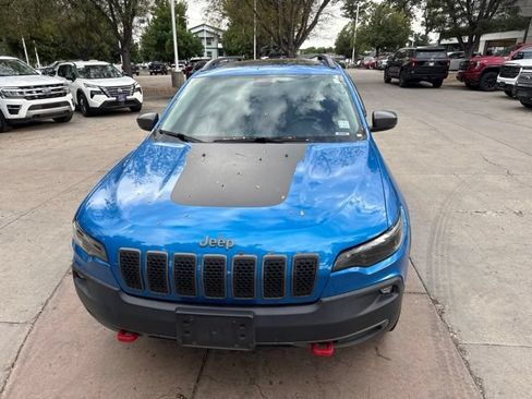 Used 2019 Jeep Cherokee Trailhawk AWD/4WD image 3