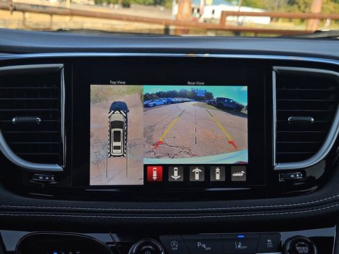 New 2026 Chrysler Pacifica Select image 25