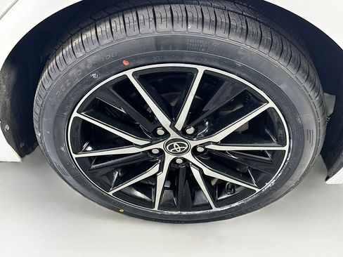 Used 2021 Toyota Camry SE w/ Carpet Mat Package (TMS) image 11