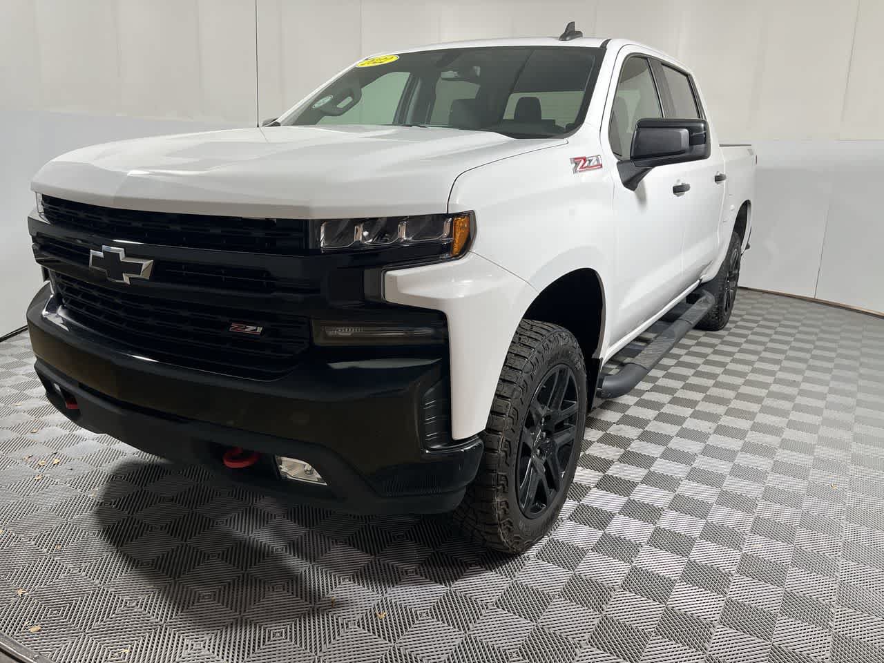 Used 2022 Chevrolet Silverado 1500 LT Trail Boss w/ Bed Protection Package AWD/4WD image 4