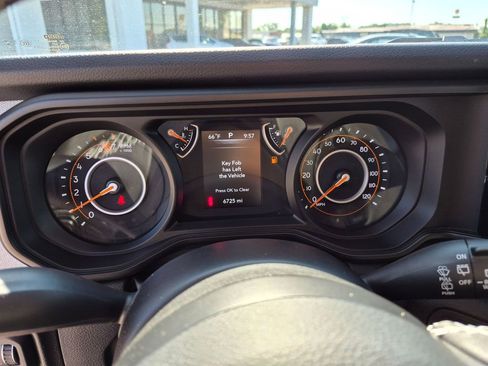 Used 2025 Jeep Wrangler Unlimited Sport AWD/4WD image 17
