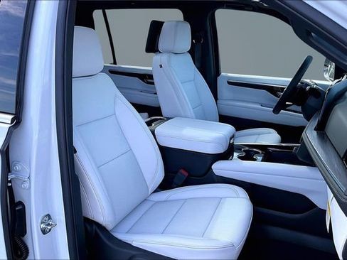 New 2026 Chevrolet Suburban Premier image 11