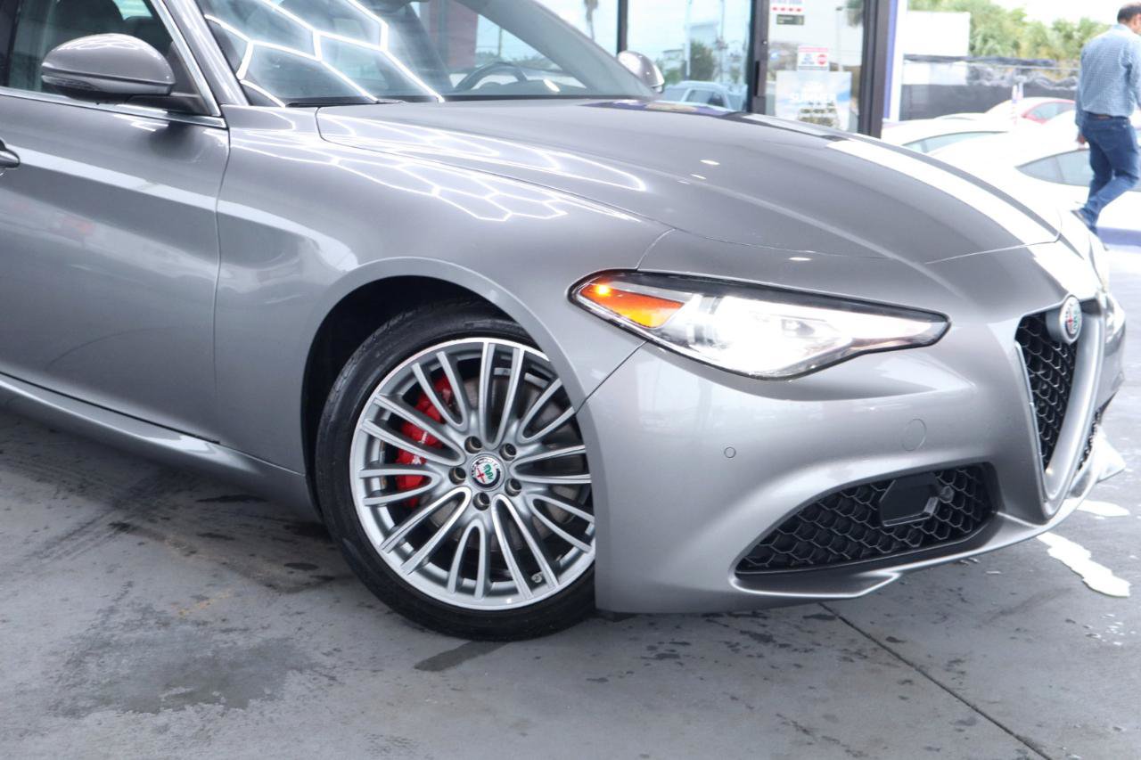 Used 2018 Alfa Romeo Giulia Ti w/ Quick Order Package 22Z Lusso RWD image 2