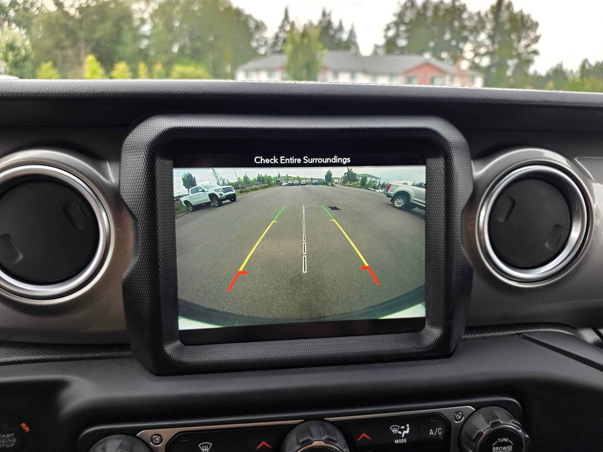 Used 2018 Jeep Wrangler Unlimited Sahara AWD/4WD image 15