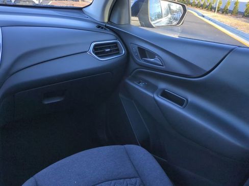 Used 2022 Chevrolet Equinox LT image 17