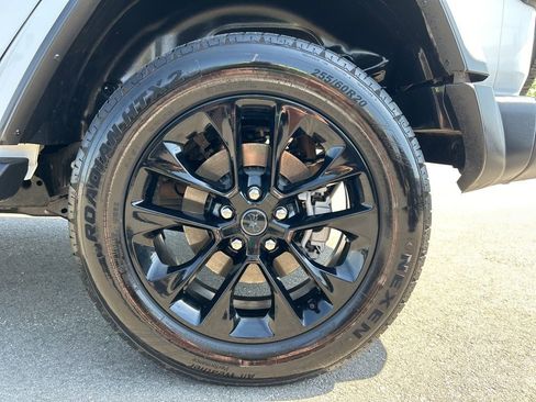 Used 2025 Jeep Wrangler Unlimited Sahara image 29