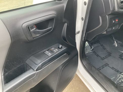 Used 2022 Toyota Tacoma SR image 10