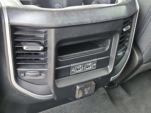 Used 2020 RAM 1500 Big Horn AWD/4WD image 26
