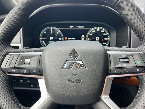 New 2025 Mitsubishi Outlander SEL image 25