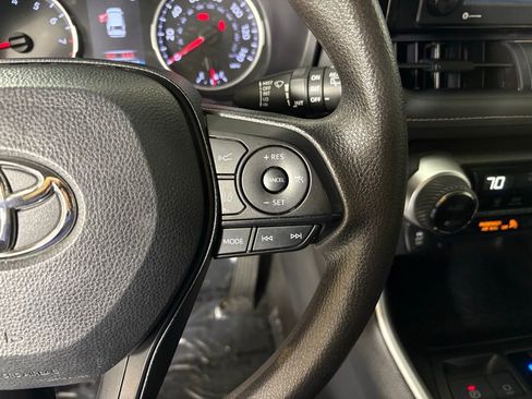 Used 2022 Toyota RAV4 XLE image 25