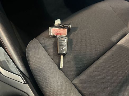 Used 2025 Toyota Corolla LE image 22