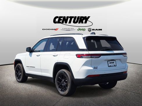 Used 2024 Jeep Grand Cherokee Altitude image 6