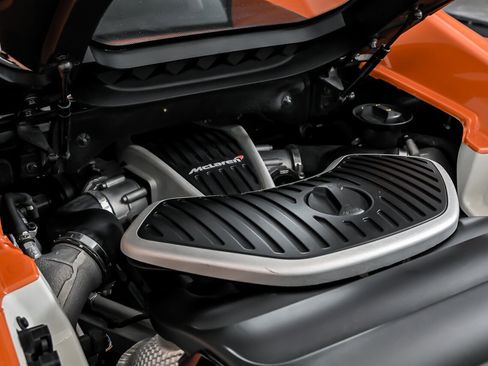 Used 2015 McLaren 650S Spider image 16