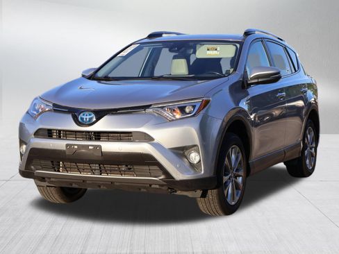Used 2018 Toyota RAV4 Limited AWD/4WD image 3