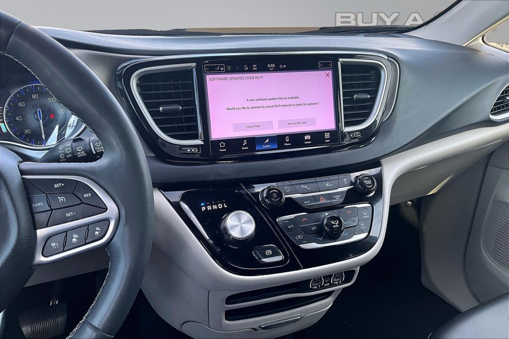 Used 2023 Chrysler Pacifica Touring-L FWD image 6